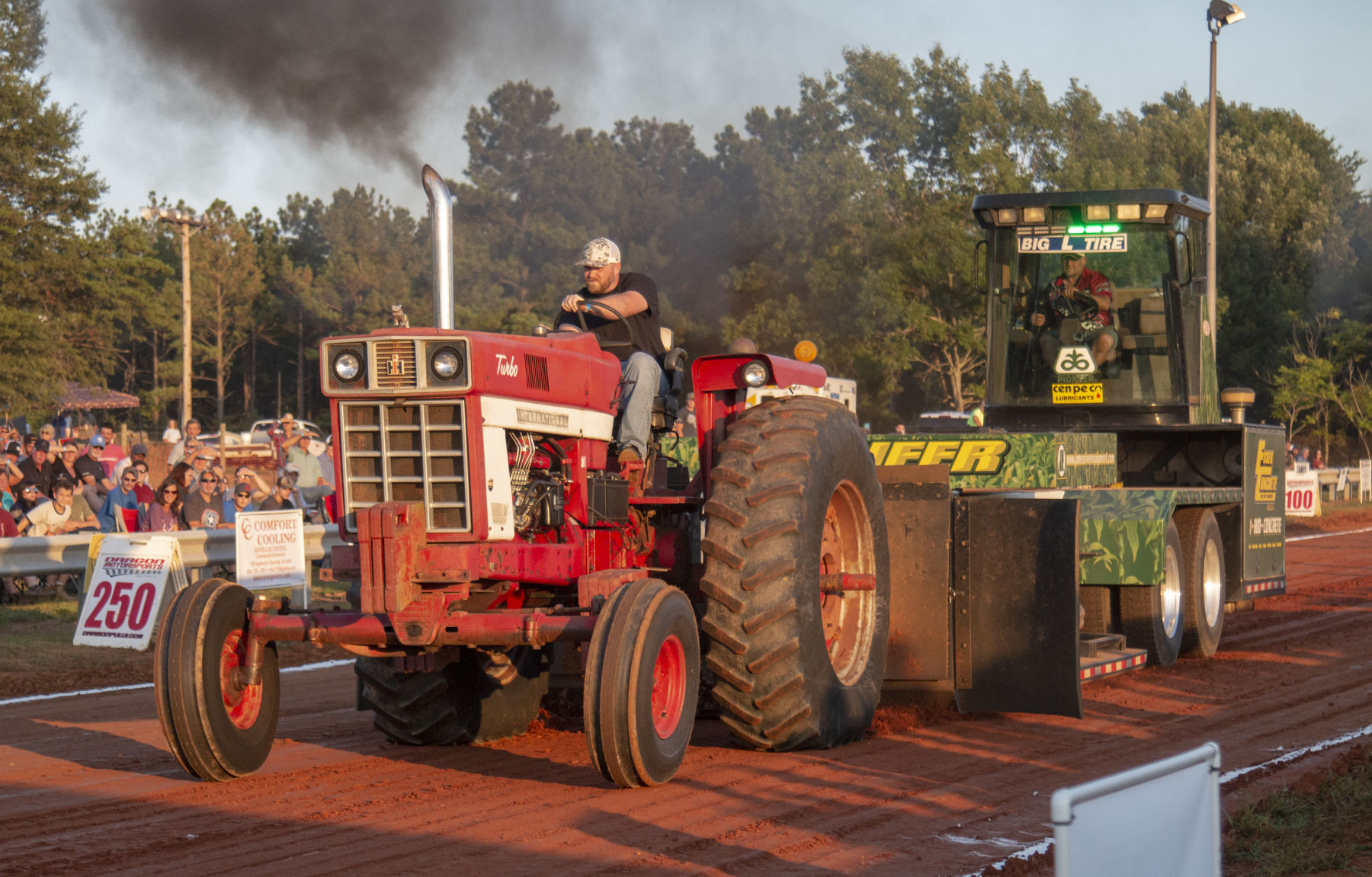 TractorPull02.JPG
